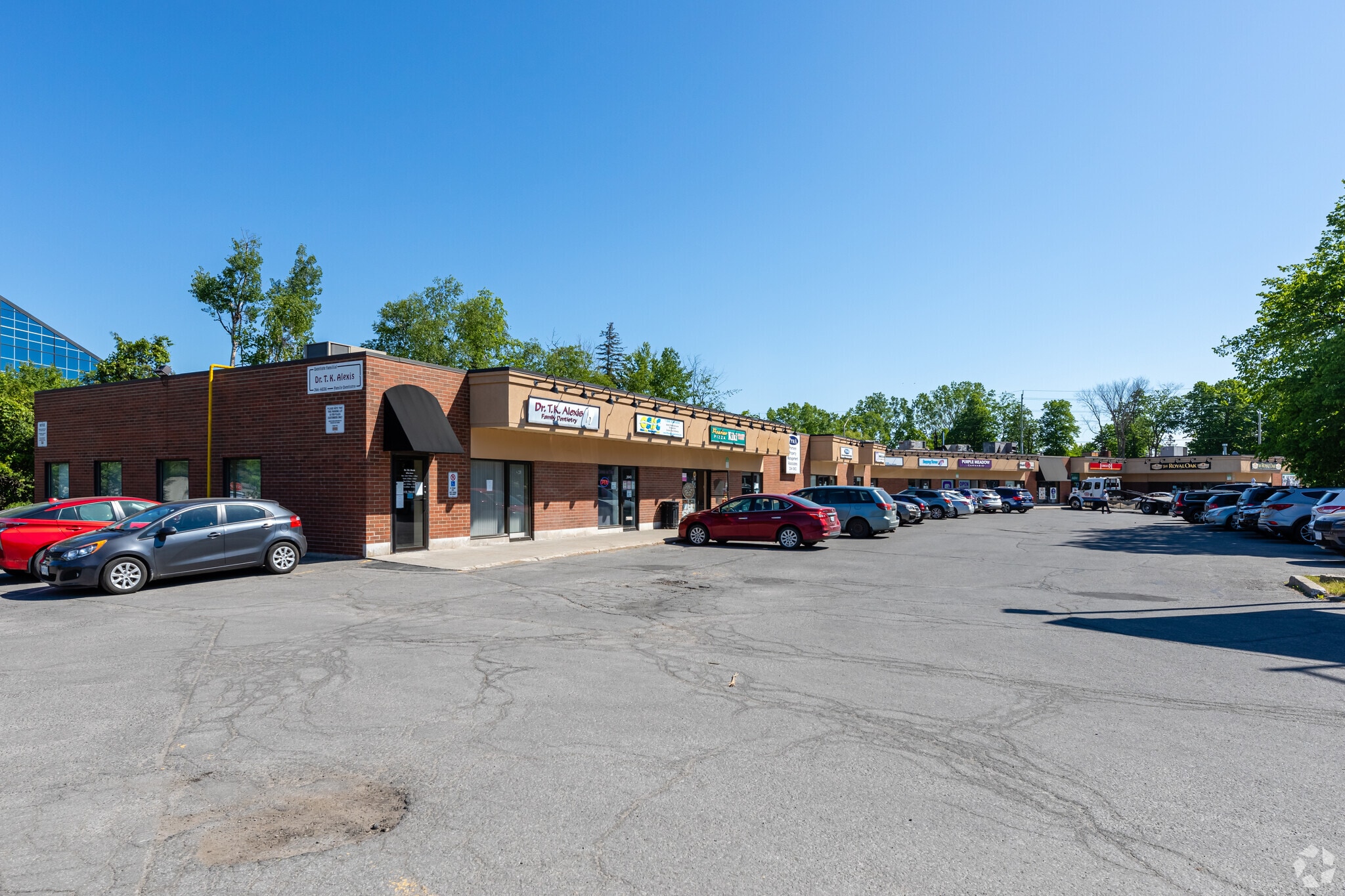 2041-2067 Meadowbrook Rd, Ottawa, ON for lease Primary Photo- Image 1 of 5