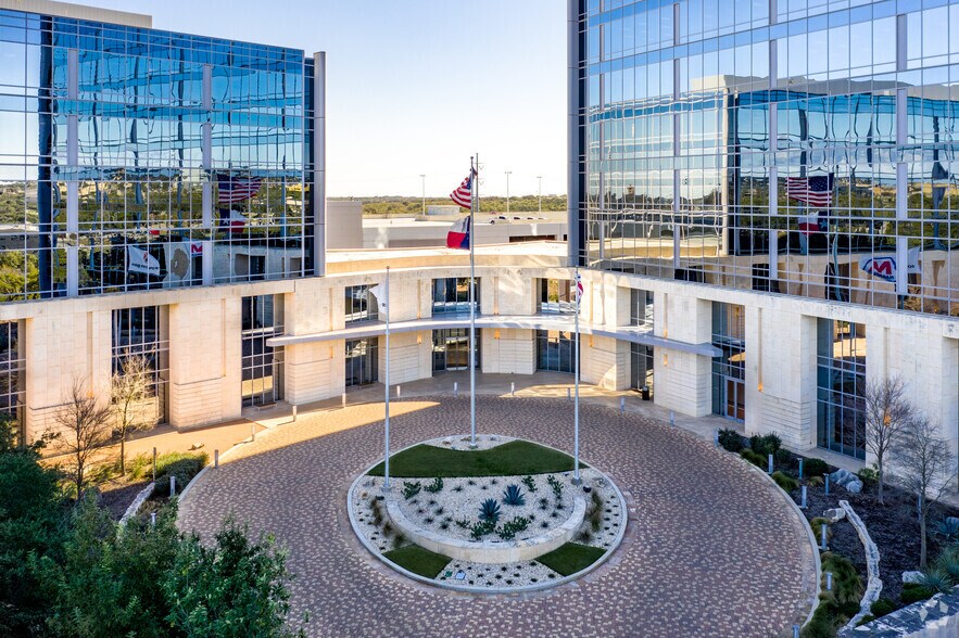 19100 Ridgewood Pky, San Antonio, TX à louer - Photo du bâtiment - Image 3 de 7