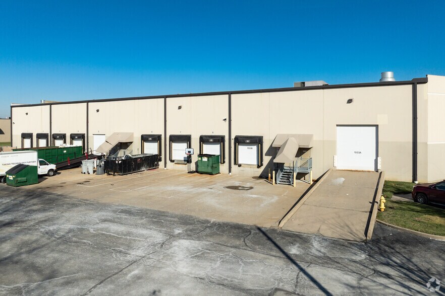 1533-1537 Larkin Williams Rd, Fenton, MO à louer - Photo du bâtiment - Image 2 de 4