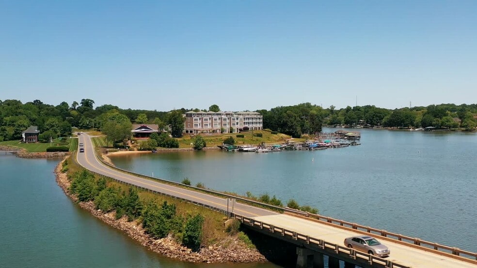 637 Williamson Rd, Mooresville, NC for sale - Commercial Listing Video - Image 2 of 11