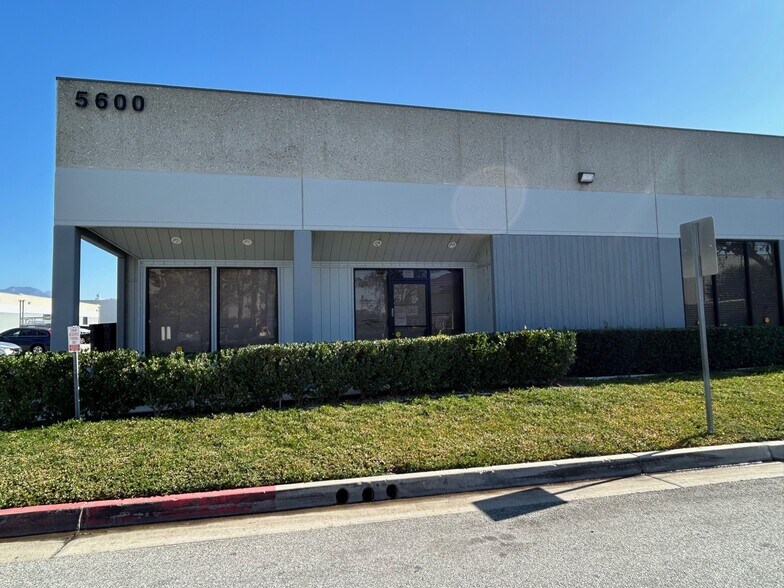 5600-5680 Ayala Ave, Irwindale, CA à louer - Photo du bâtiment - Image 3 de 6