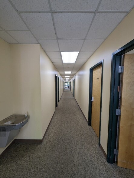 302 Davis Grove Cir, Cary, NC for lease - Interior Photo - Image 3 of 11