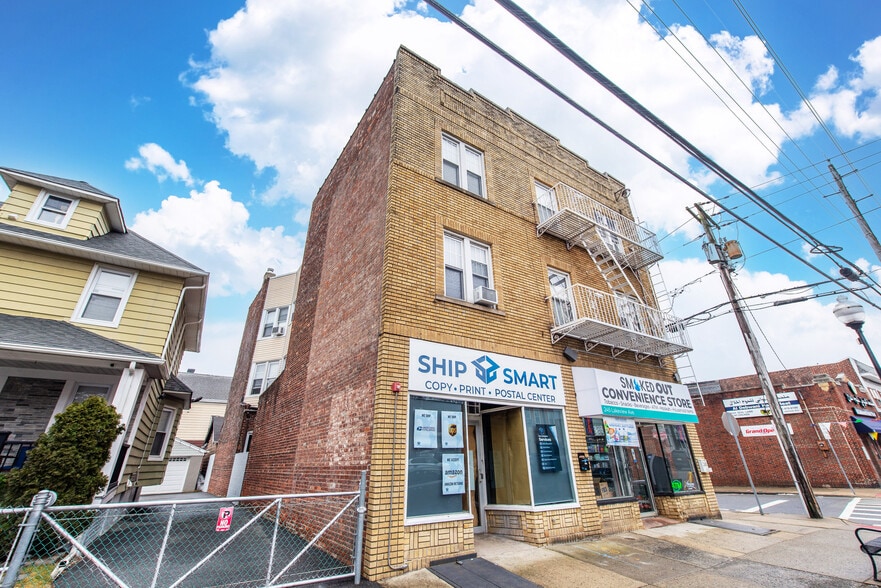 245-247 Lakeview Ave, Clifton, NJ for lease - Building Photo - Image 1 of 14