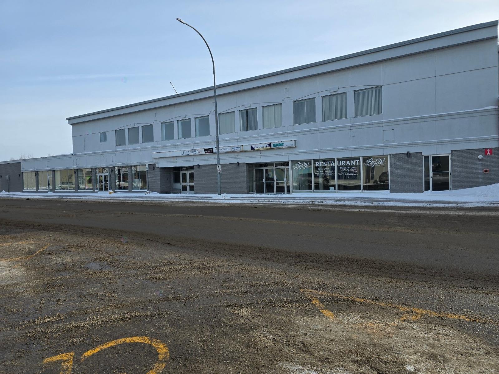 859 Rue Bossé, Baie-comeau, QC for sale Primary Photo- Image 1 of 2