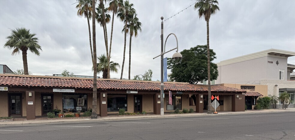 7051 E Main St, Scottsdale, AZ à louer - Photo du bâtiment - Image 2 de 6
