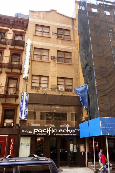 242 W 56th St, New York, NY for lease - Primary Photo - Image 1 of 2