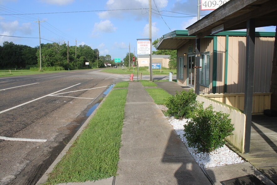 344 Broadway, Winnie, TX à vendre - Photo du bâtiment - Image 3 de 35