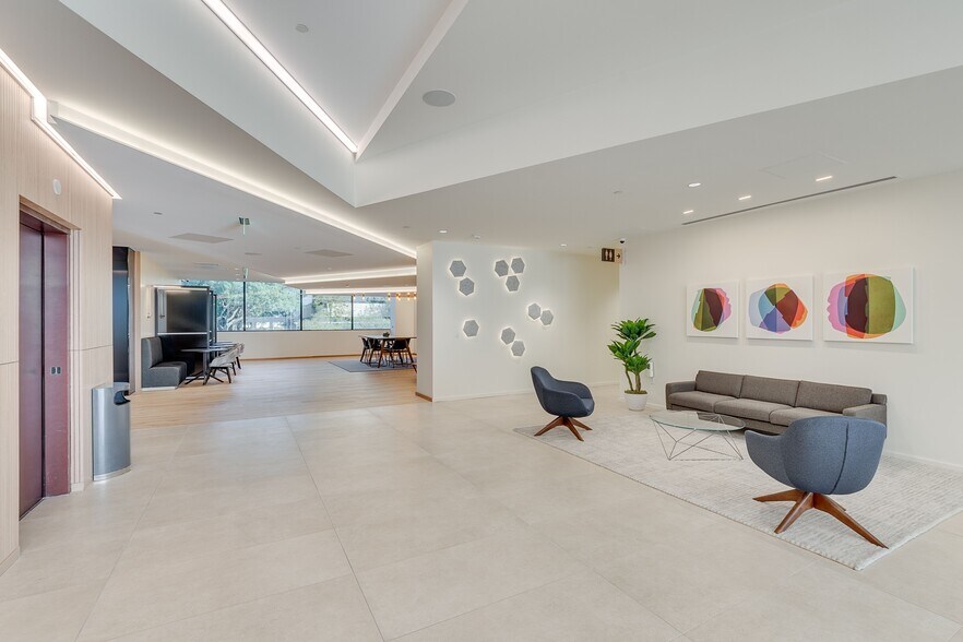 15110 N Dallas Pky, Dallas, TX à louer - Hall d’entrée - Image 2 de 11