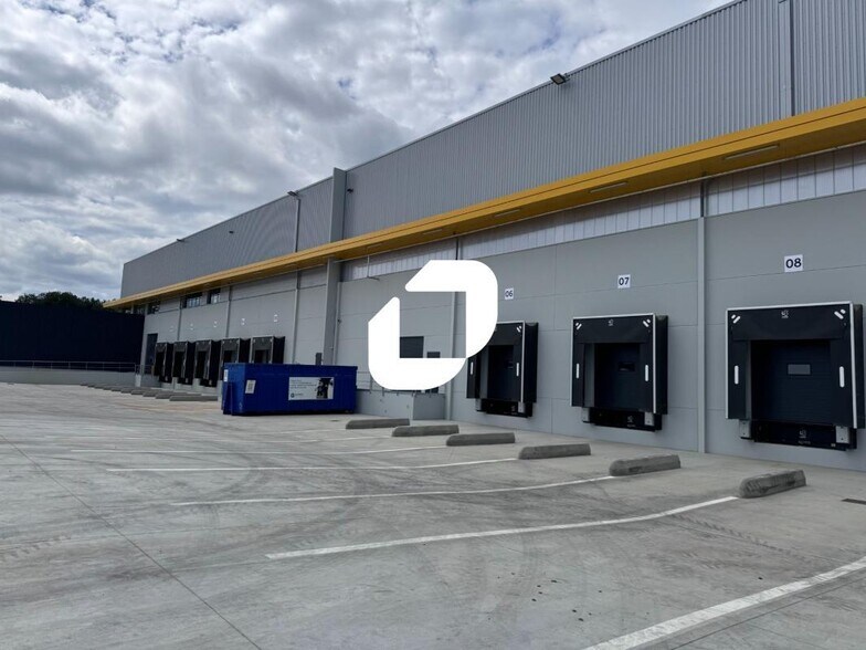Industrial in Leers for lease - Building Photo - Image 1 of 11