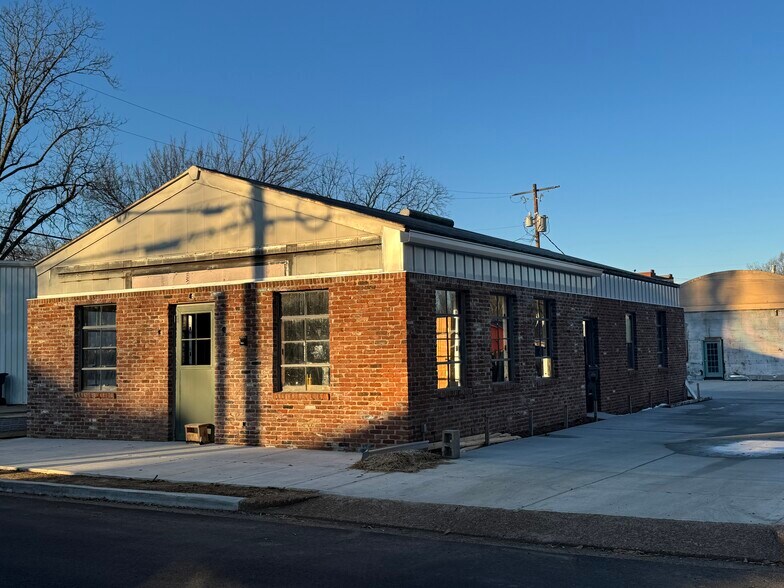 2425 East St, Hernando, MS à louer - Photo du bâtiment - Image 2 de 8