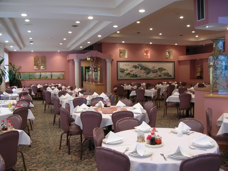 494 Manor Plz, Pacifica, CA for sale - Interior Photo - Image 3 of 9