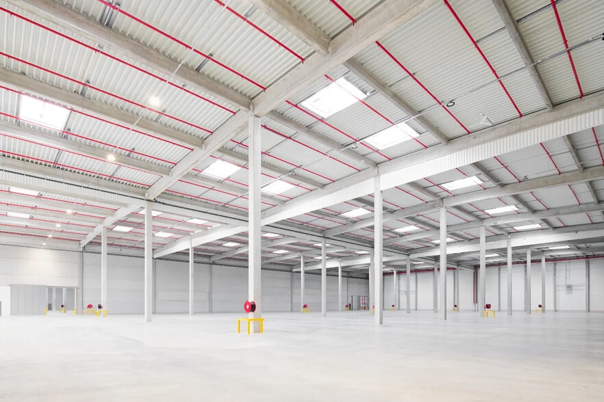 Industrial in Pléchâtel for lease - Building Photo - Image 3 of 3