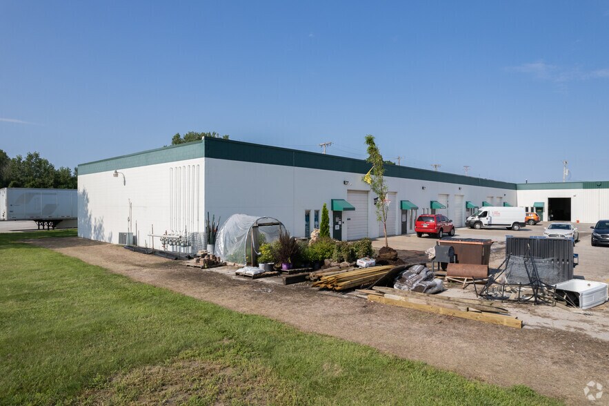 720 Illinois Ave, Maumee, OH à louer - Photo du bâtiment - Image 2 de 5