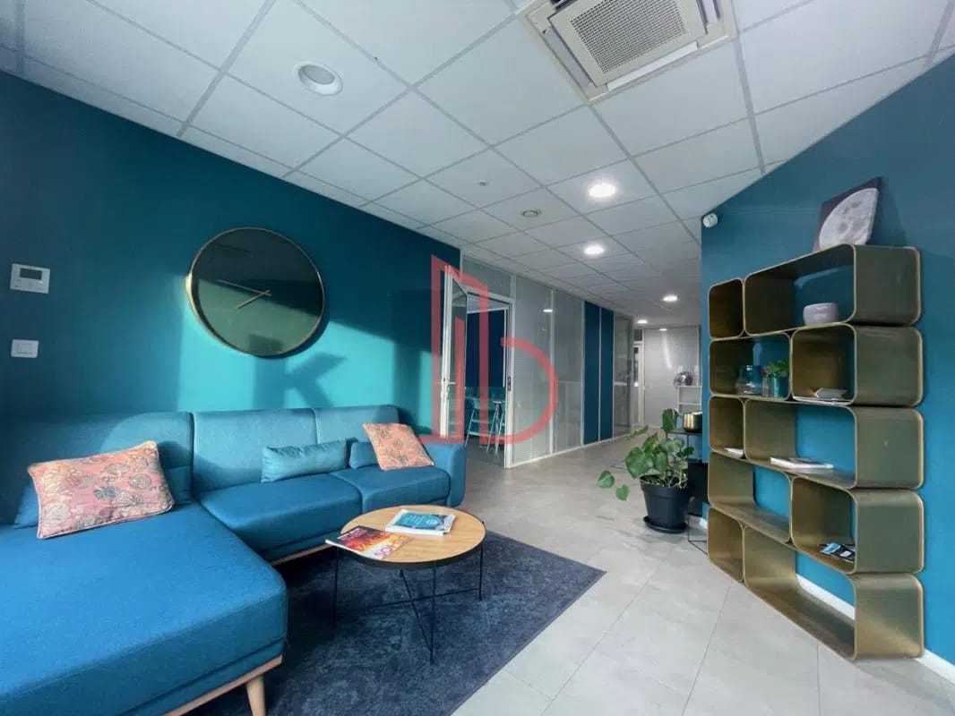 Office in Bordeaux for lease Interior Photo- Image 1 of 9