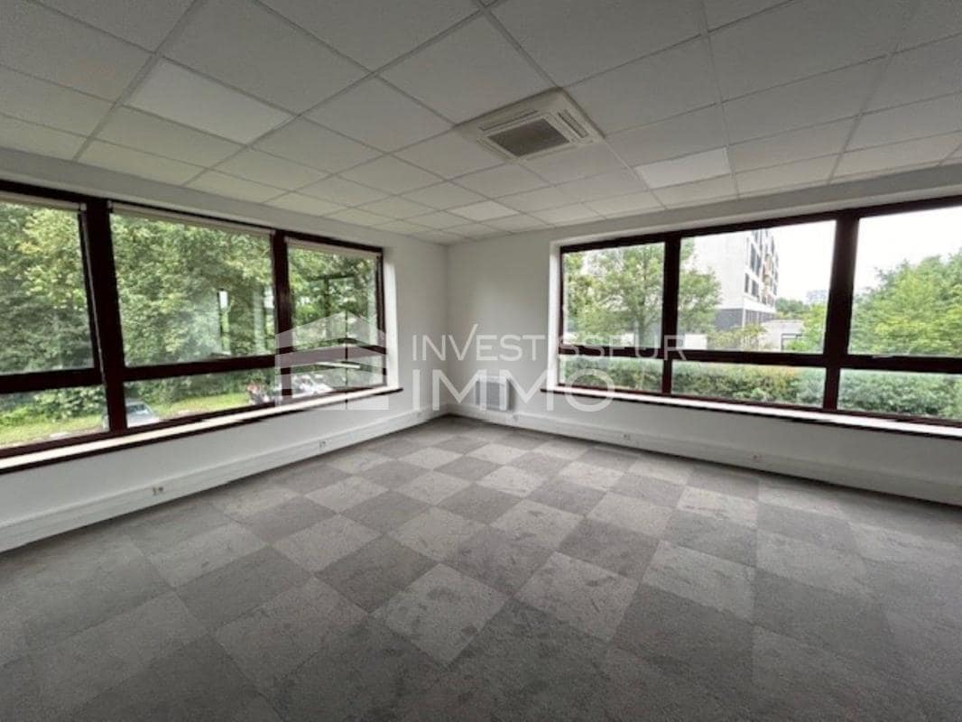Office in Champs Sur Marne for lease Interior Photo- Image 1 of 11