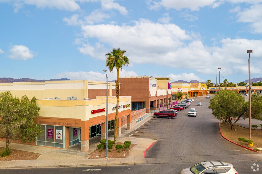 724 S Boulder Hwy, Henderson, NV à louer - Photo du bâtiment - Image 3 de 9