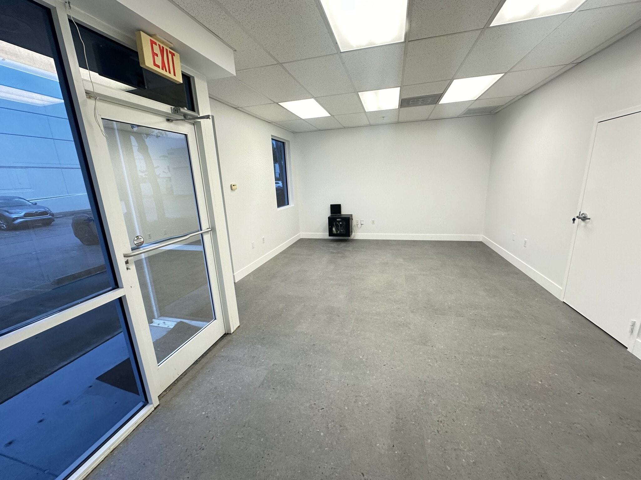 1325 NW 98th Ct, Doral, FL à louer Photo intérieure- Image 1 de 8