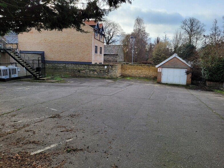 4 Bridge St, Thetford à louer - Photo du bâtiment - Image 2 de 2