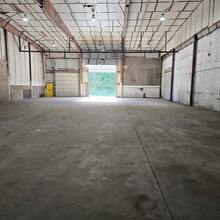 40 High Bridge Rd, Sandy Hook, CT for lease Interior Photo- Image 2 of 4