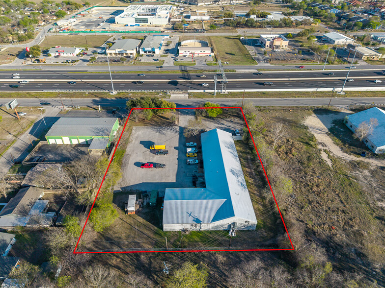 1910 S Interstate 35, San Marcos, TX à vendre - Photo du bâtiment - Image 3 de 38