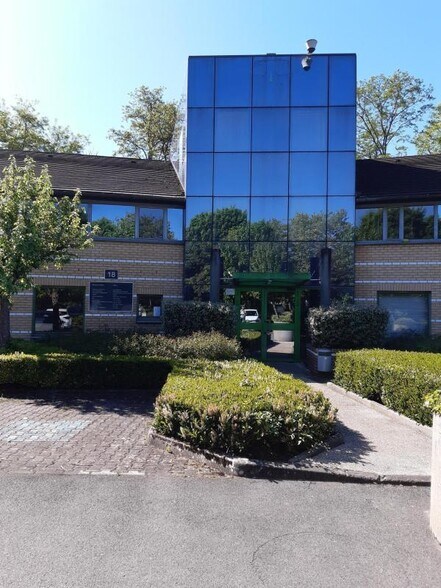 Rue Albert Einstein, Champs-sur-Marne for lease - Building Photo - Image 1 of 5