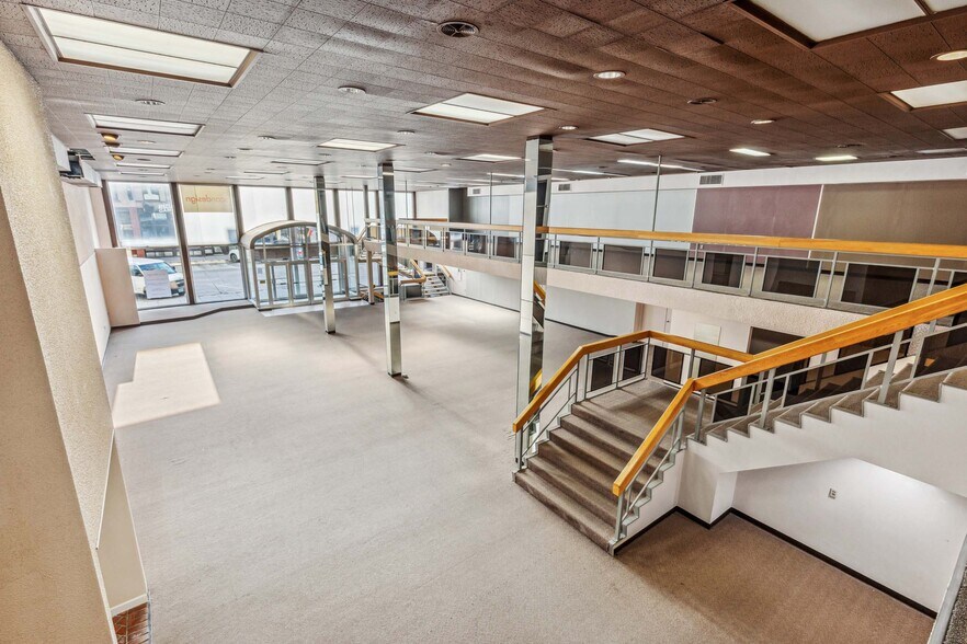 118 N Broadway, Fargo, ND à vendre - Photo intérieure - Image 2 de 11