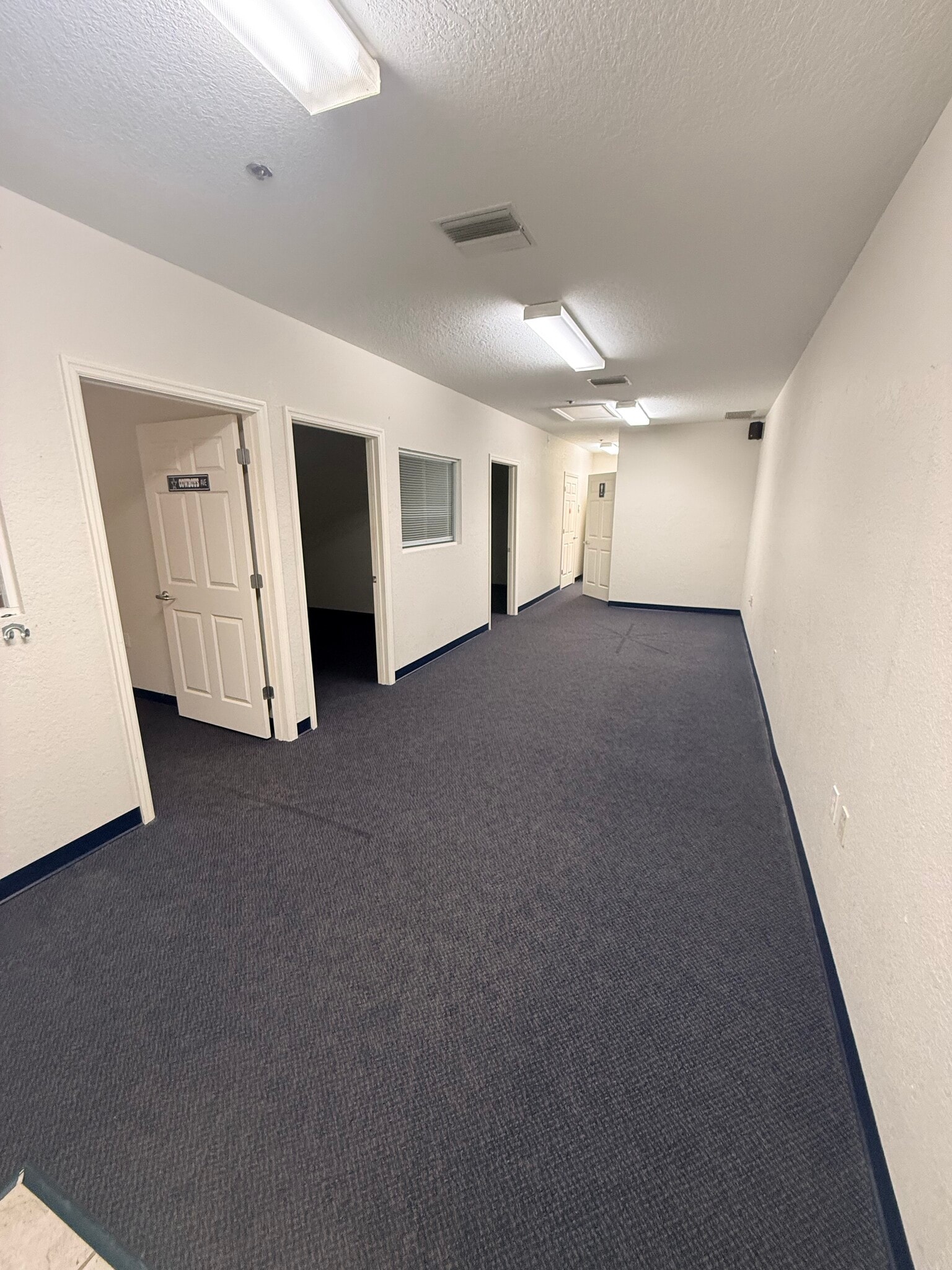 421 Commercial Ct, Venice, FL for lease Interior Photo- Image 1 of 7