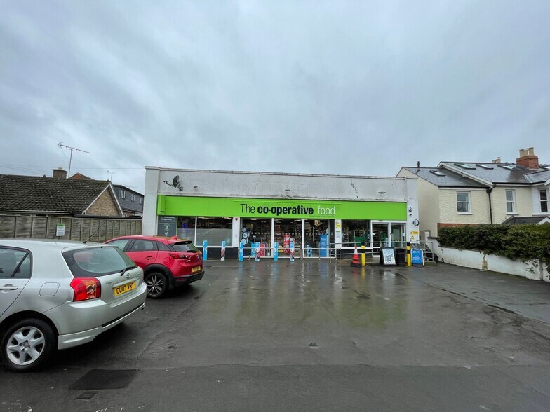 143 Leckhampton Rd, Cheltenham à vendre - Photo du bâtiment - Image 2 de 6