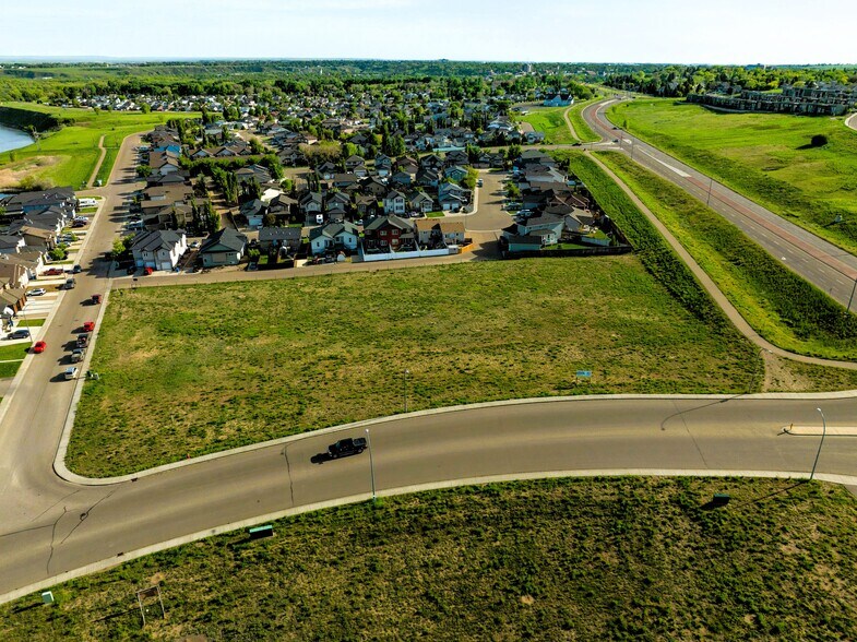 21 Ranchlands Boulevard Northeast, Medicine Hat, AB for sale - Building Photo - Image 3 of 5