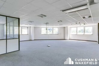 16 Boulevard Des Acieries, Marseille for lease Interior Photo- Image 2 of 11