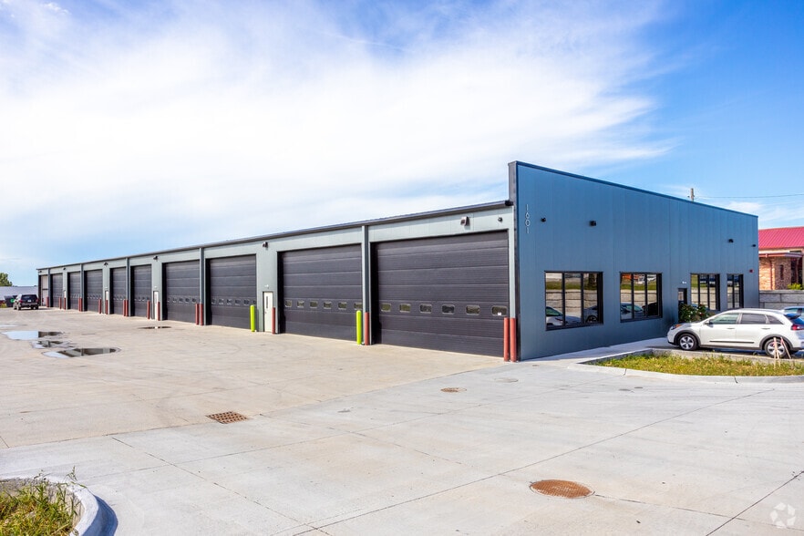1601 E Army Post Rd, Des Moines, IA à louer - Photo du bâtiment - Image 2 de 4