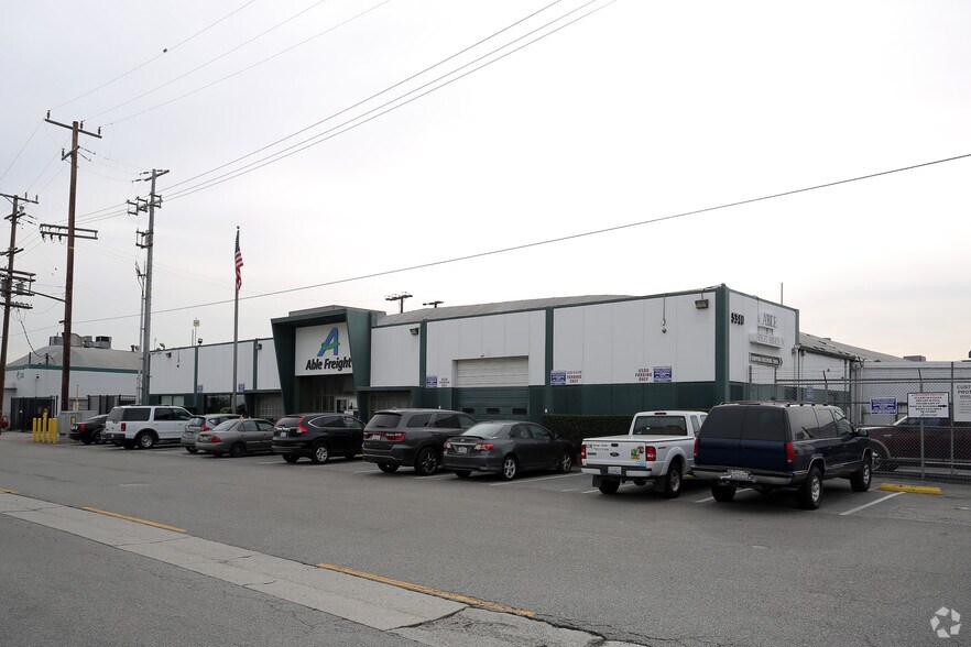 5340 W 104th St, Los Angeles, CA à louer - Photo principale - Image 1 de 10