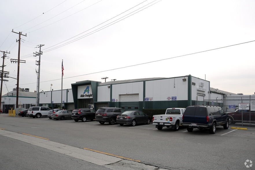 5340 W 104th St, Los Angeles, CA for lease - Primary Photo - Image 1 of 10