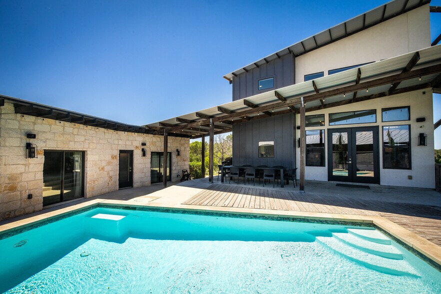 SKYHOUSE Collection Portfolio portefeuille de 3 propriétés à vendre sur LoopNet.ca - Photo du bâtiment - Image 3 de 61