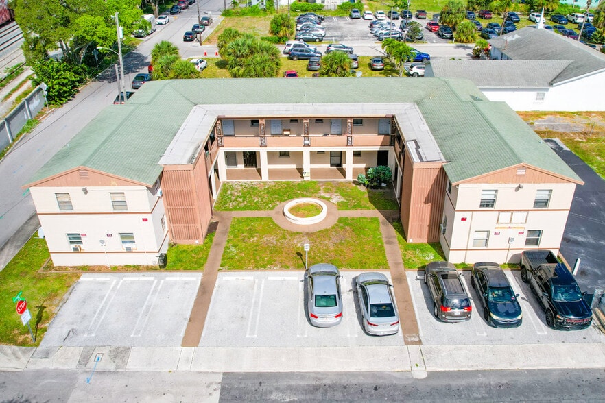 535-537 18th St, West Palm Beach, West Palm Beach, FL à vendre - Photo du bâtiment - Image 2 de 13