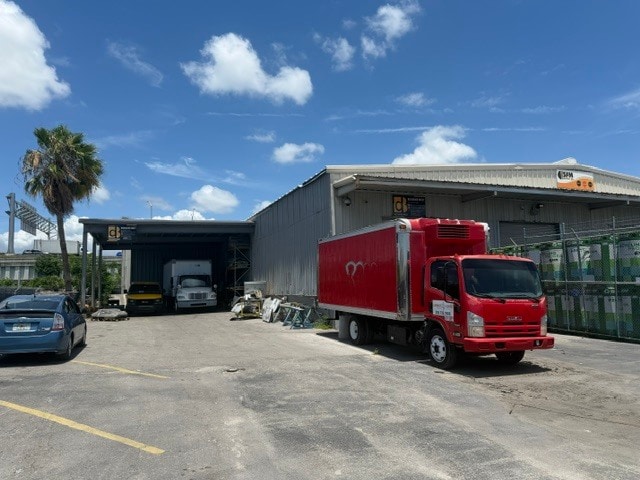 7500 NW 74th Ave, Medley, FL for lease - Building Photo - Image 3 of 14