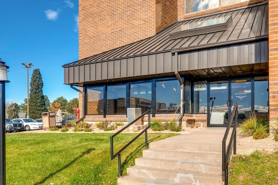 2993 S Peoria St, Aurora, CO à louer - Photo du bâtiment - Image 3 de 21