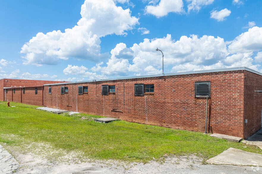 3150 Charleston Hwy, West Columbia, SC à louer - Photo du bâtiment - Image 2 de 5