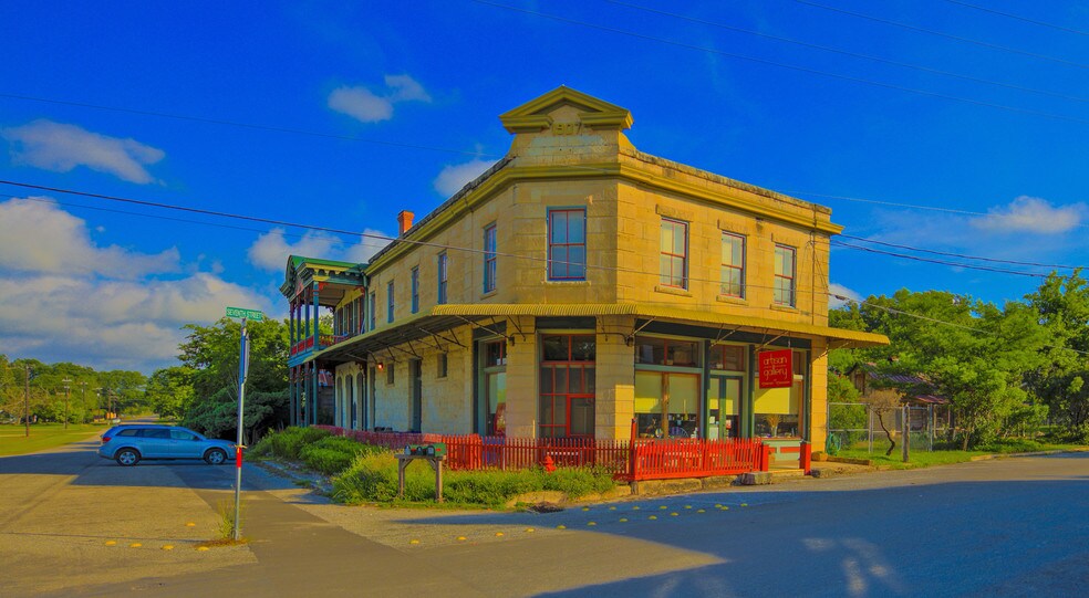 402 7th St, Comfort, TX à louer - Photo du bâtiment - Image 3 de 5