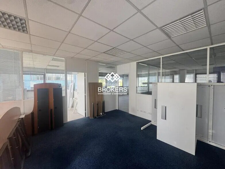 Bureau dans Gennevilliers à louer - Photo du bâtiment - Image 2 de 2