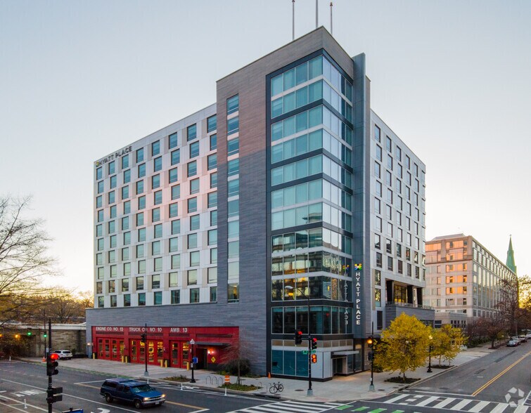 400 E St SW, Washington, DC à louer - Photo du bâtiment - Image 3 de 4