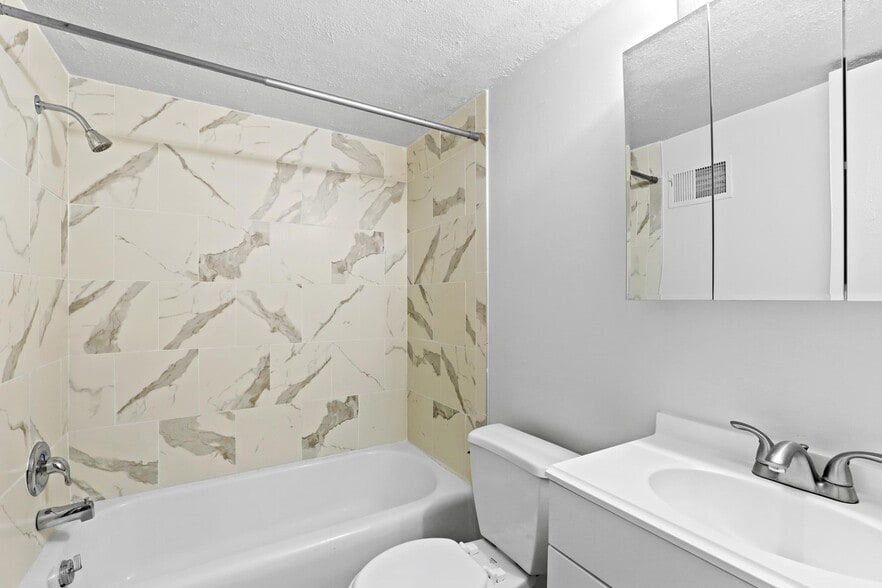 900 W Abriendo Ave, Pueblo, CO for sale - Interior Photo - Image 3 of 6