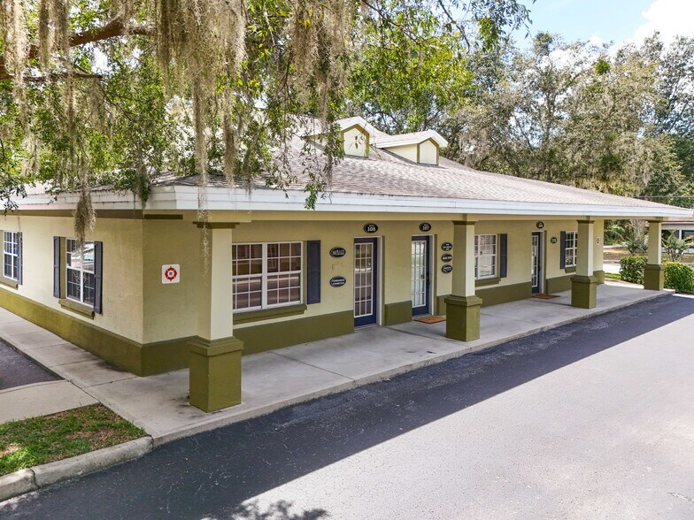 1502 N Donnelly St, Mount Dora, FL à louer - Photo du bâtiment - Image 2 de 11
