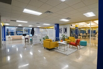 302 W 3rd St, Cincinnati, OH à louer Photo intérieure- Image 1 de 13