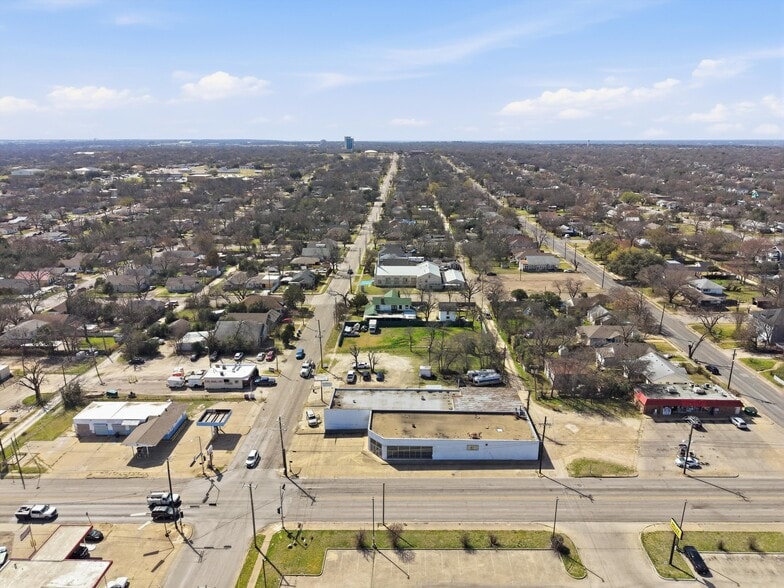 2404 18th st, Waco, TX for sale - Aerial - Image 2 of 7