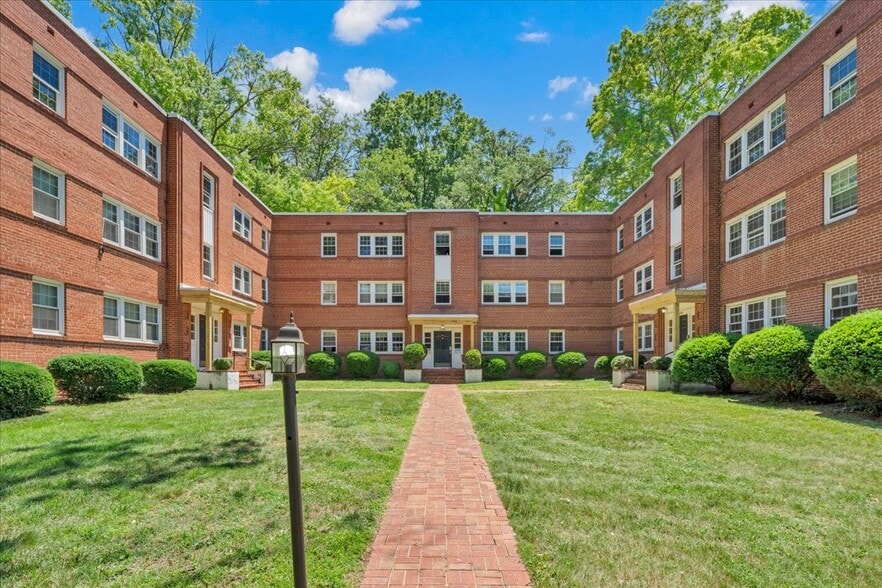 2404 Longview Ave SW, Roanoke, VA for sale - Building Photo - Image 2 of 13