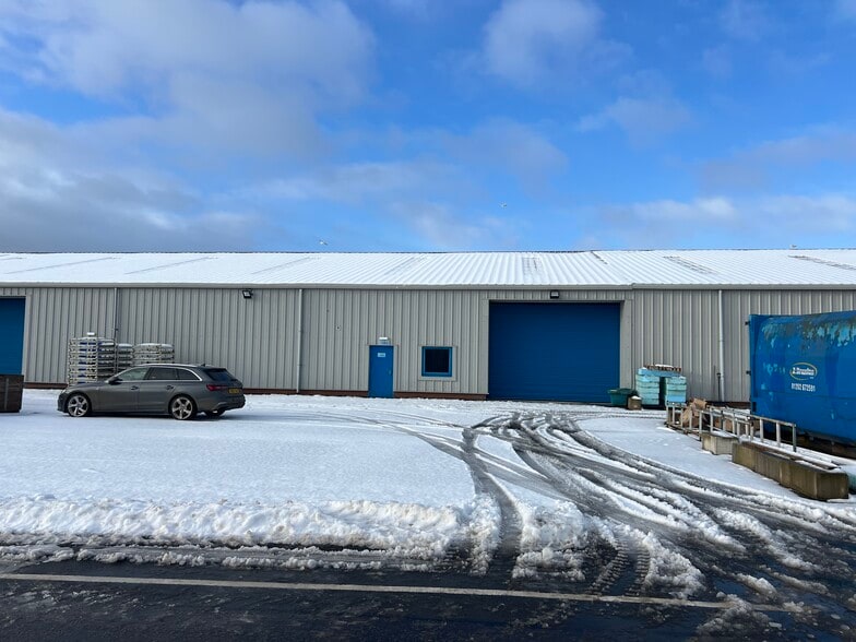Cayton Low Rd, Scarborough for lease - Building Photo - Image 2 of 6