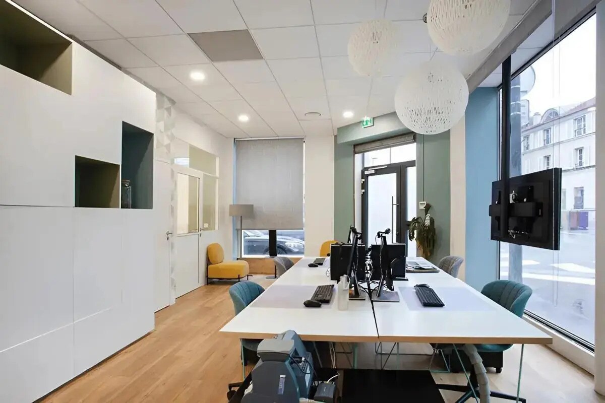 Office in Boulogne-Billancourt for lease Interior Photo- Image 1 of 2