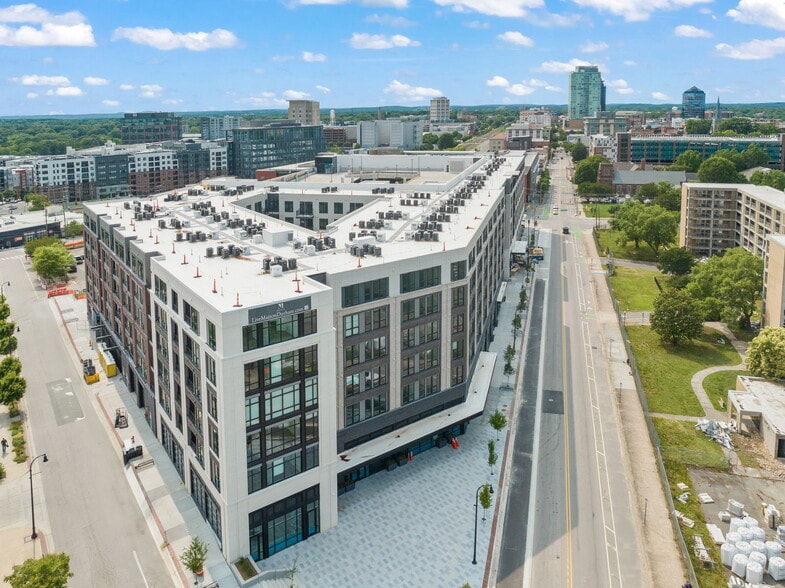 500 E Main St, Durham, NC à louer - Photo du bâtiment - Image 3 de 10