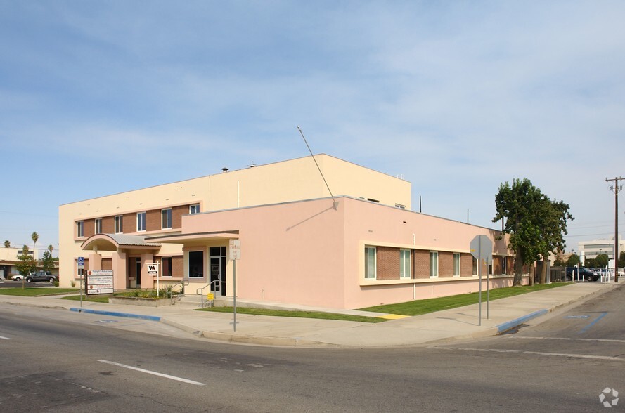 2700 F St, Bakersfield, CA for lease - Building Photo - Image 2 of 21